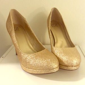 Heart in D • Shimmery Gold Heels • Size 9